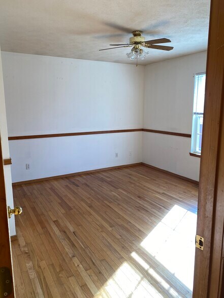 Building Photo - 110 E Church Hill Ct