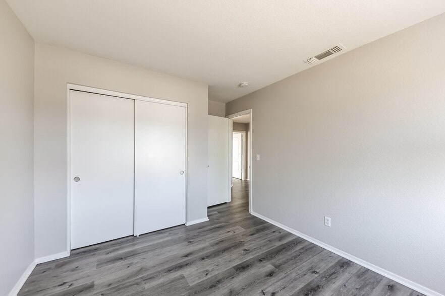 Building Photo - 11322 W Loren Ln