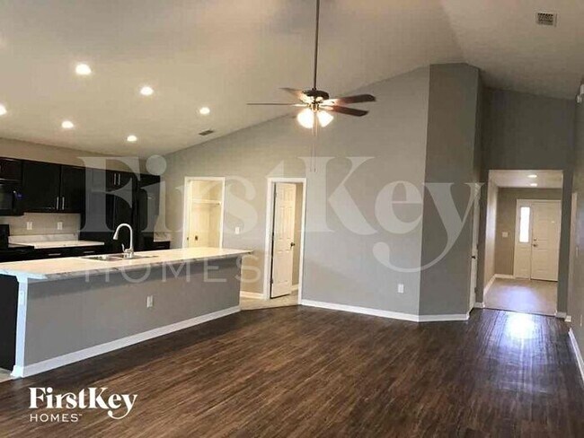 Building Photo - 2600 Sanderling St