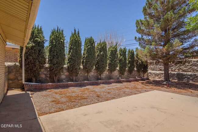 Building Photo - 2125 Pacheco Dr