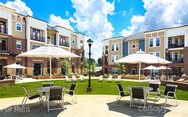 Building Photo - 9921 Holly Center Dr