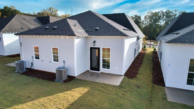 Building Photo - Fox Run Village Duette with Amenities