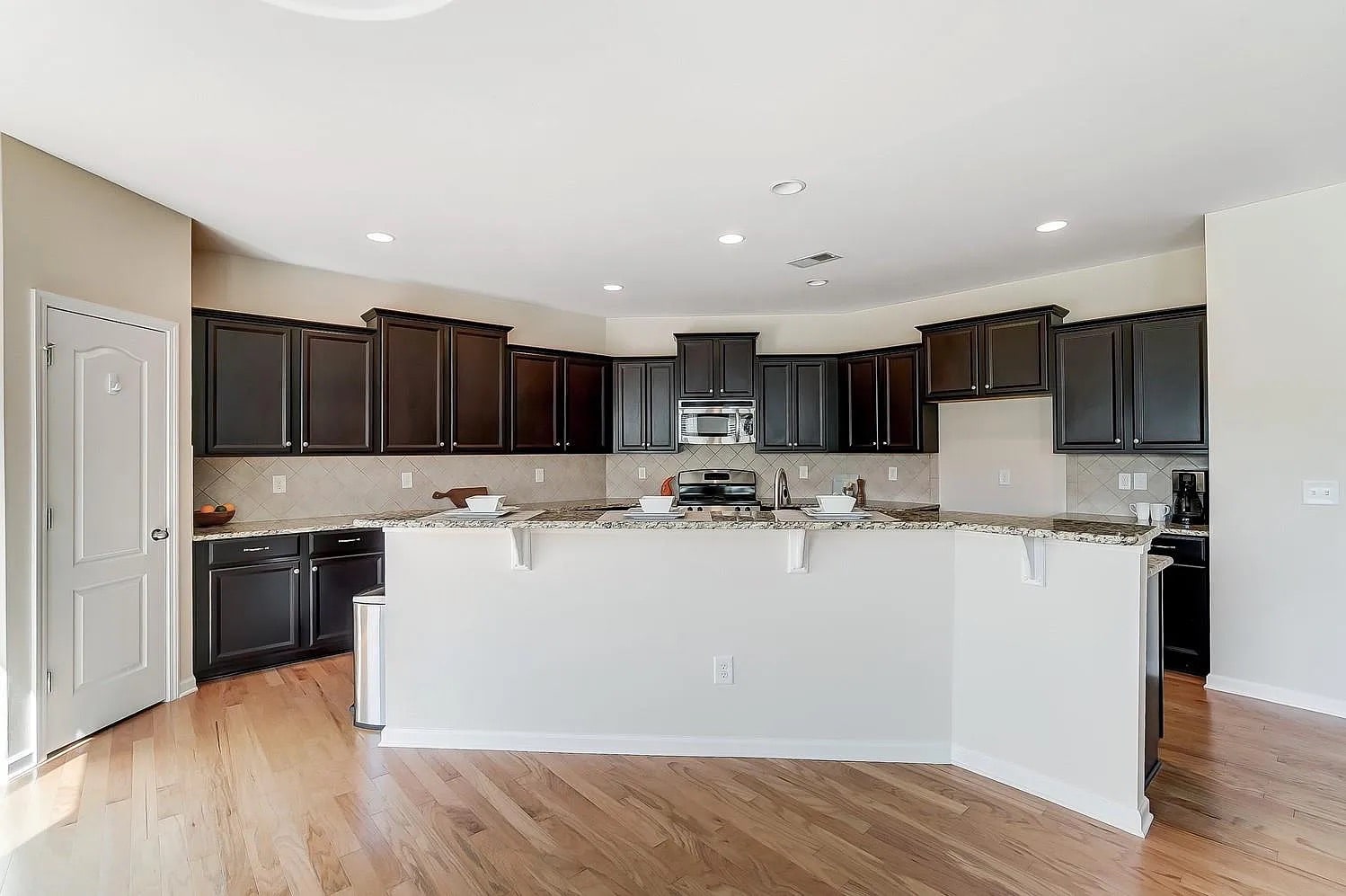 Building Photo - Room in House on Green Birch Dr