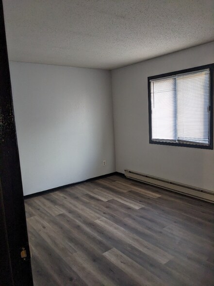 Building Photo - 300 Hopp Ave