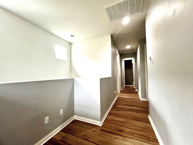 Building Photo - Modern Eastvale Home | 3 Bed | 2.5 Bath | 2-Car Garage | Pool & Gym | Solar Panels