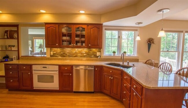 Building Photo - Spacious 4-Bedroom Home for Rent in Williston, VT