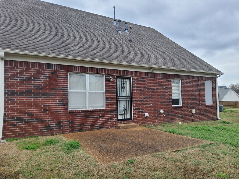 Building Photo - 10052 Lynham Cove