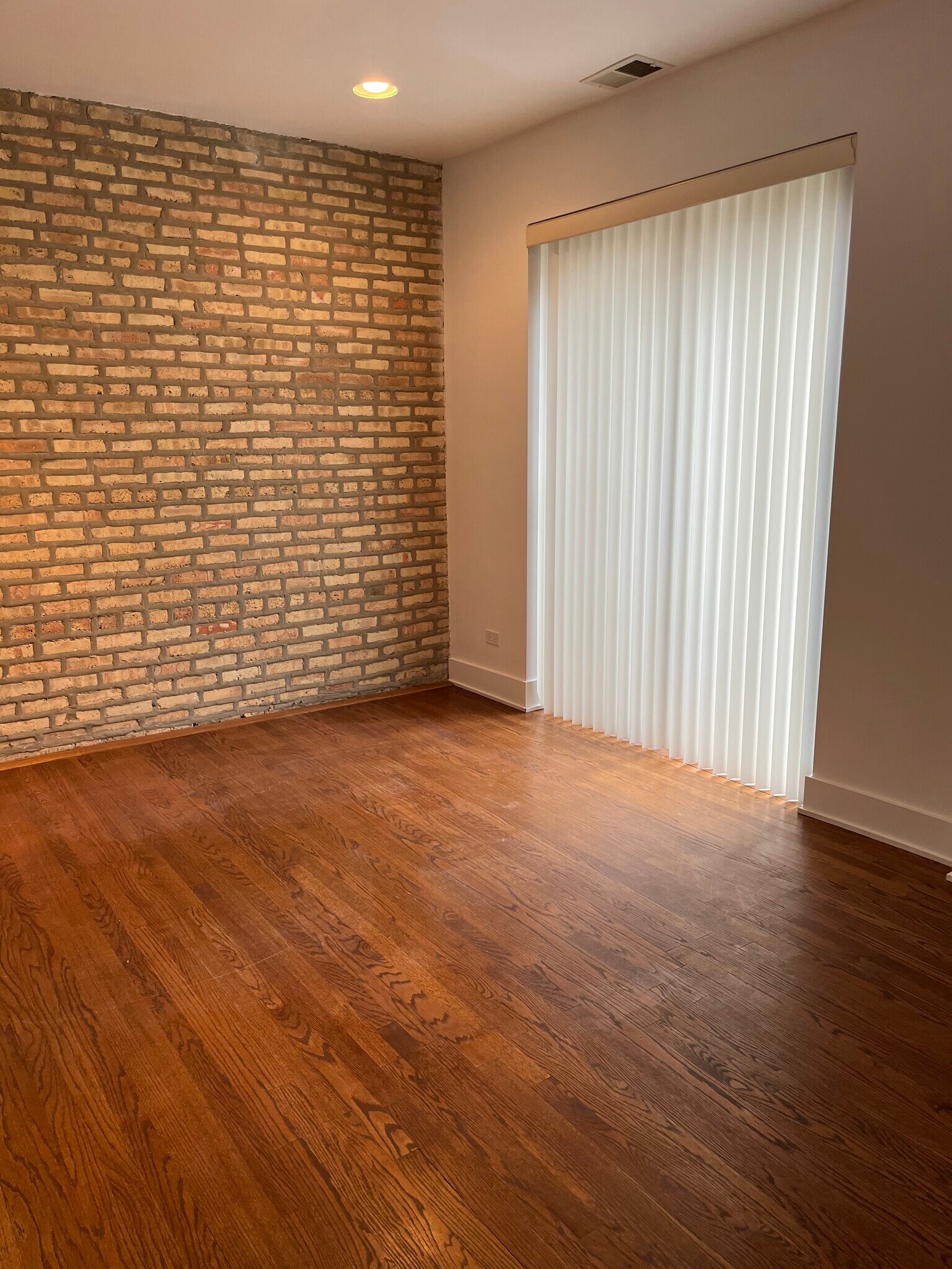 Building Photo - 5713 N Kimball Ave