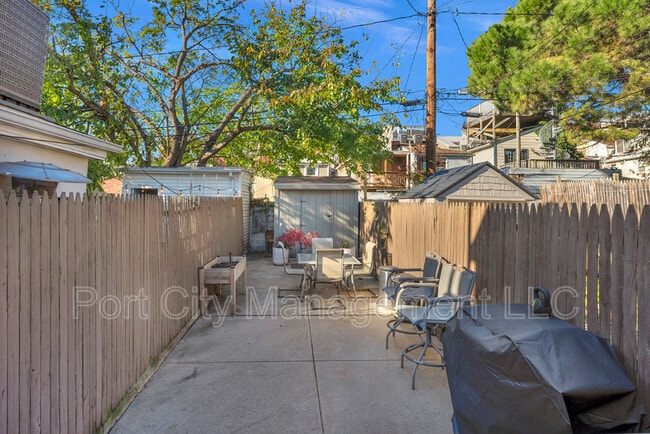 Building Photo - 232 S Castle St