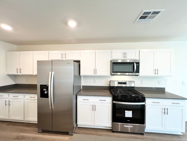 Building Photo - 2625 Dahlia Fls Ave