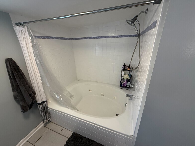 Building Photo - 930 Lexington Ave