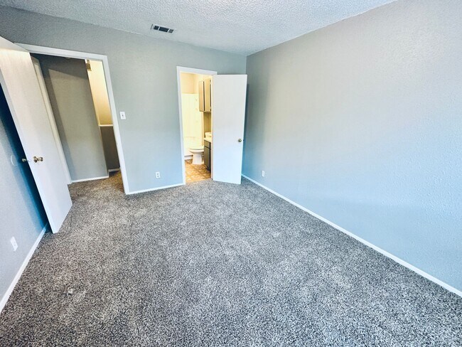 Building Photo - 1318 Southport Dr