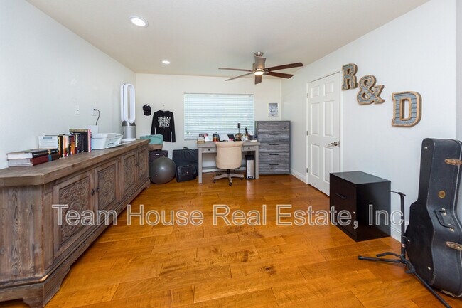 Building Photo - 27733 Mansfield Ct