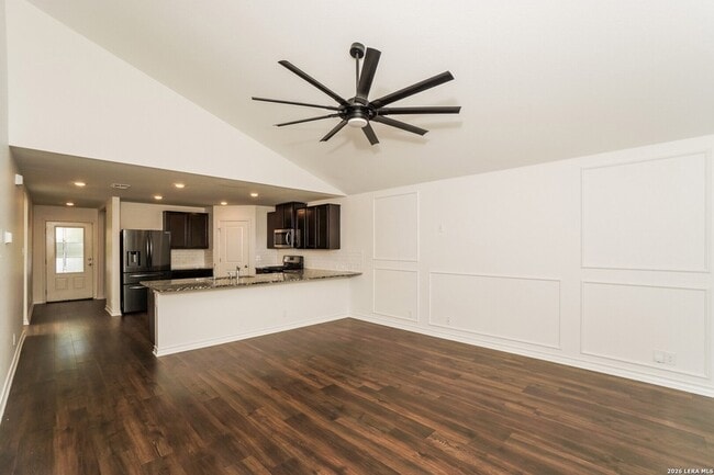 Building Photo - 14251 Geyserite Ave