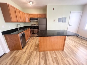 Building Photo - 81-83 America St