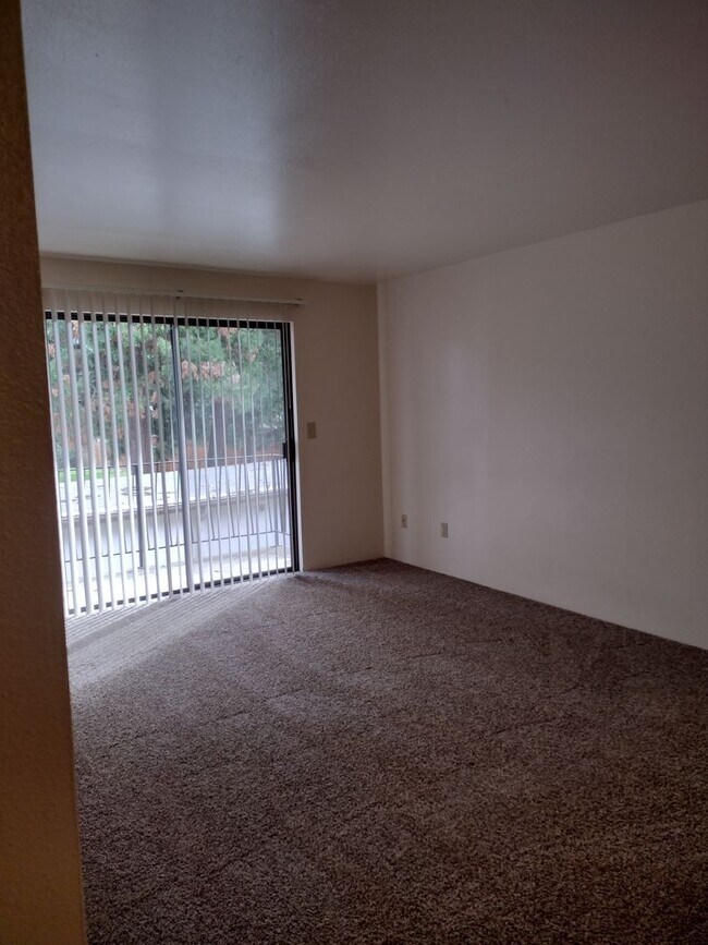Building Photo - 1 bed room 1 bath in Beautiful South Eugene