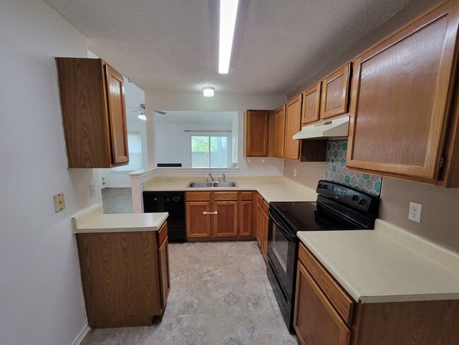 Building Photo - Gorgeous 2 beds 2 baths in San Antonio!