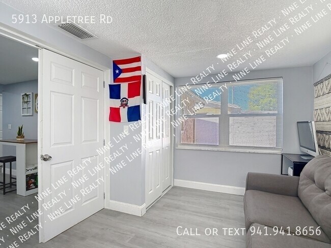 Building Photo - 5913 Appletree Rd