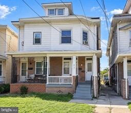 Building Photo - 413 S Olden Ave