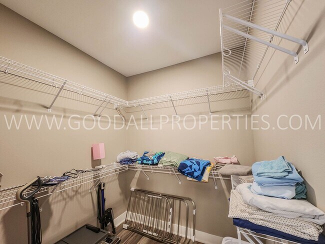 Building Photo - 4 bedroom 3 bathroom Ranch Style home with over 2500 sq feet of living space and a Finished Basement