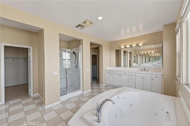 Building Photo - 16154 Skyridge Dr