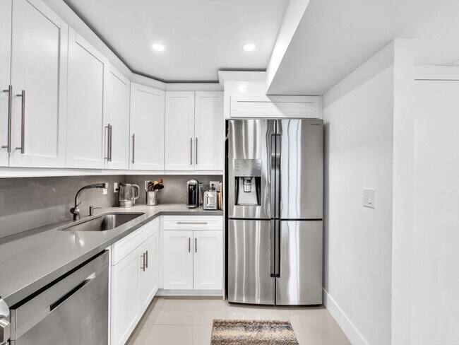 Building Photo - 3440 S Ocean Blvd