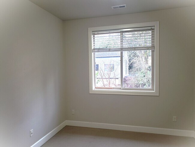 Building Photo - Modern Home in SW Portland