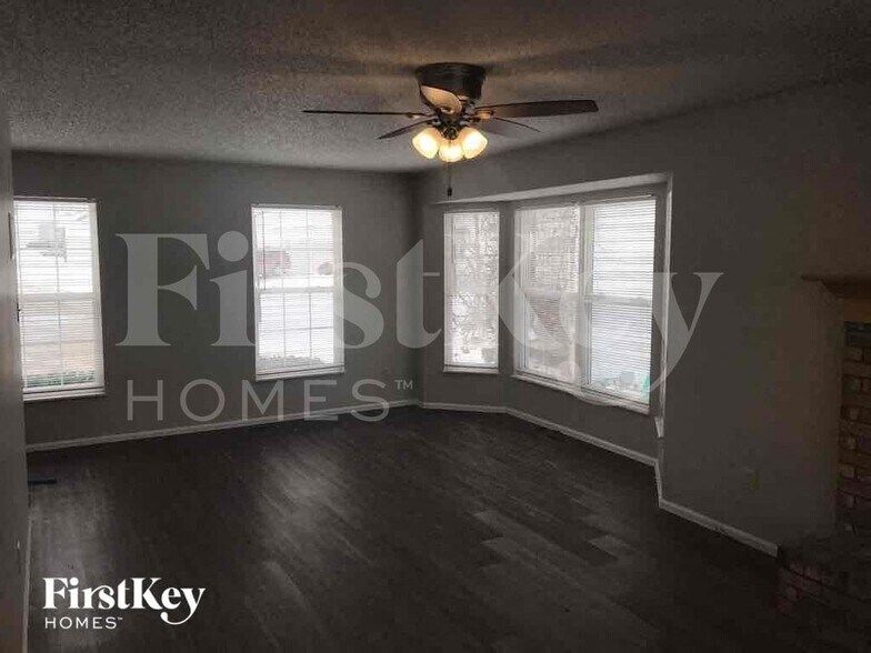 Building Photo - 4801 Greenburg Dr