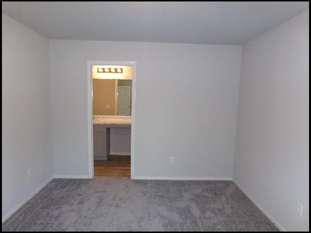 Building Photo - 10 Wisteria Dr