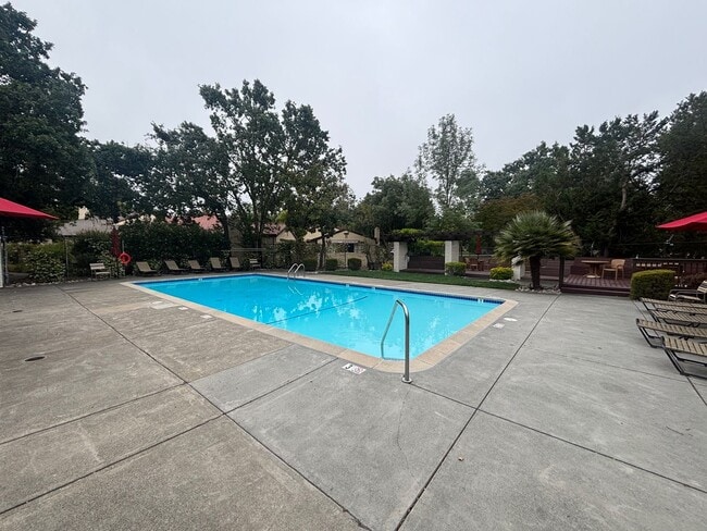 Building Photo - Updated 2 Bedroom 2 Bathroom Brush Creek Villa Condo with A/C