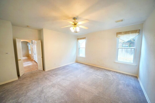 Building Photo - Spacious & Updated 3-Bedroom Home in Deer ...