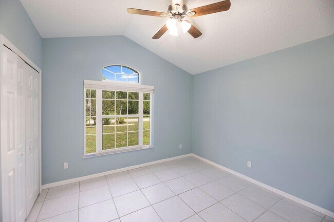 Building Photo - 2741 SW Pierson Rd