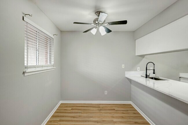 Building Photo - 1529 Wirt Rd