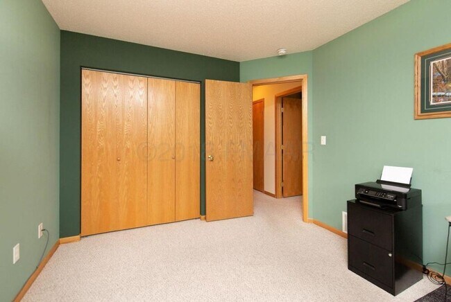 Building Photo - 3 Bedroom Townhome in South Fargo
