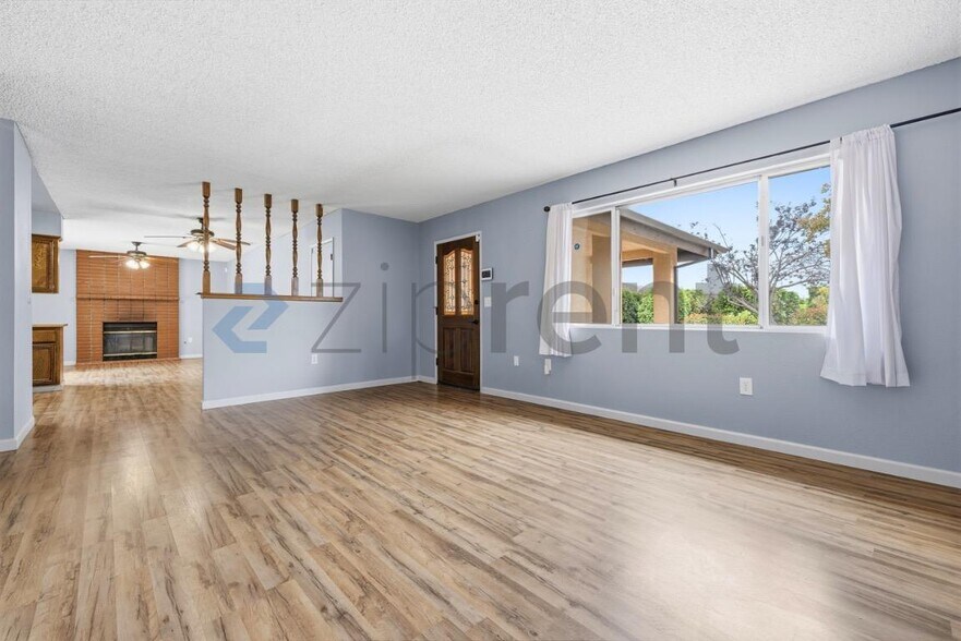 Building Photo - Unit