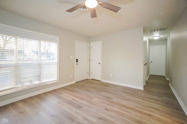 Building Photo - 1510 Douglas Dr