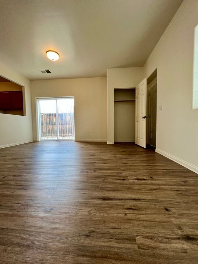 Building Photo - 708 Meadow Grove Ct