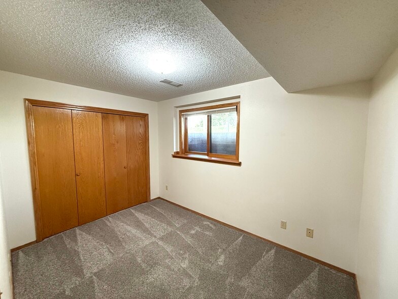 Building Photo - 1505 E Cedar Cir