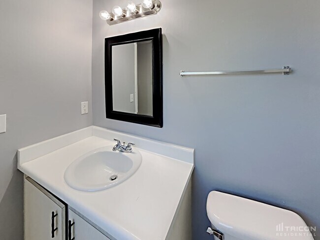 Building Photo - 152 Mante Dr