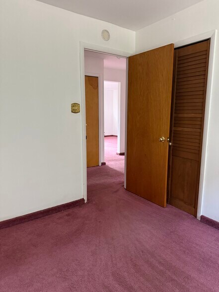 Building Photo - 251 Davis Ave