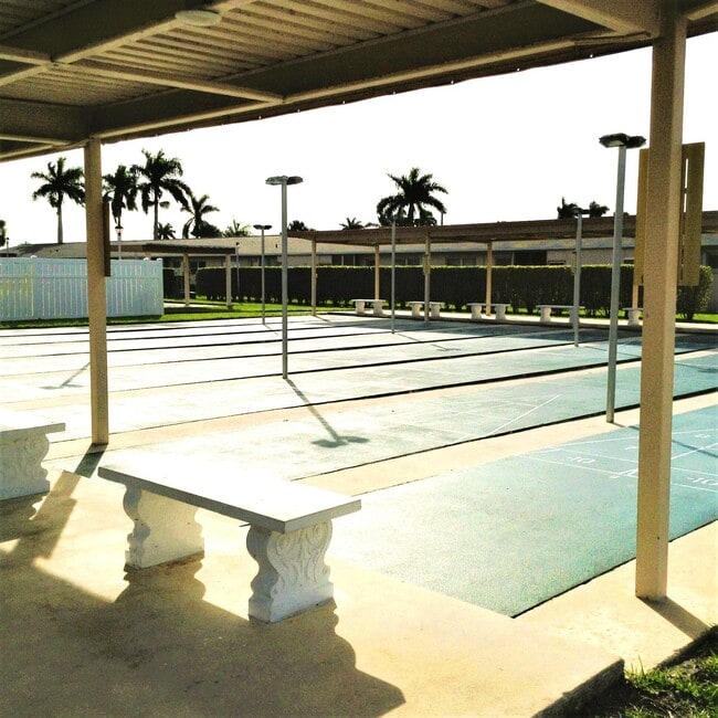 Building Photo - 2723 Dudley Dr W