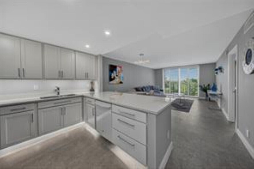 Building Photo - 1800 N Andrews Ave