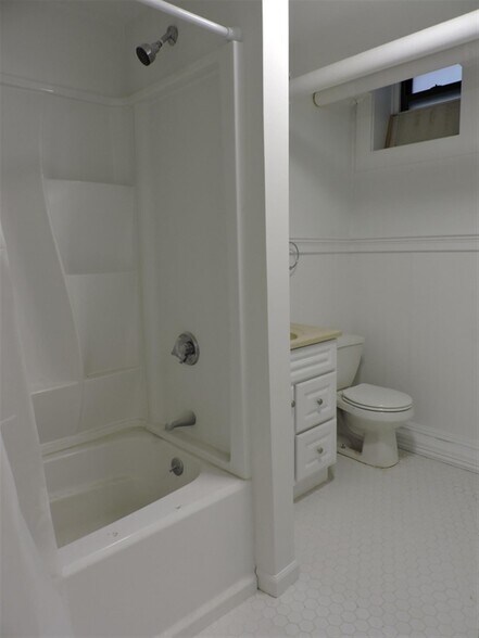 Building Photo - 8 Prescott St