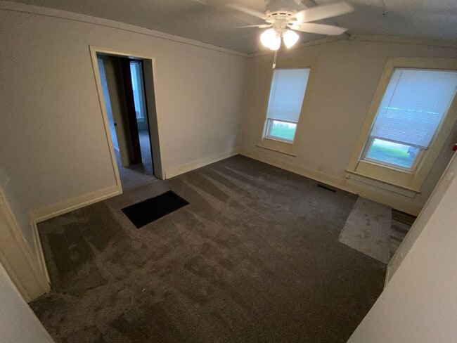 Building Photo - Main Level 2 Bedroom 1 Bath