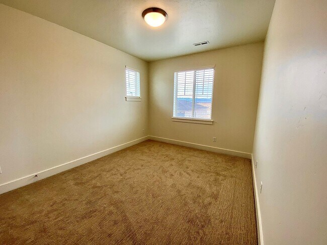 Building Photo - Beautiful Custom 6 Bedroom (2 Primary Bedrooms!) +Office located in NW Meridian