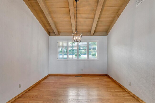 Building Photo - Tri-Level Home in Los Gatos
