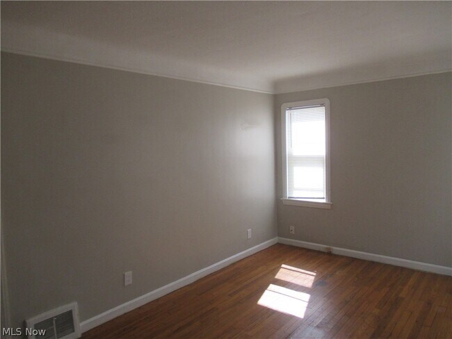Building Photo - 5203 Maplecrest Ave