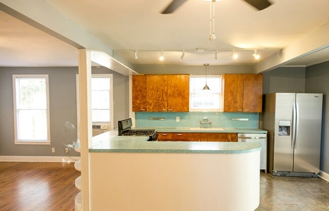 Building Photo - 4611 Harmon Ave