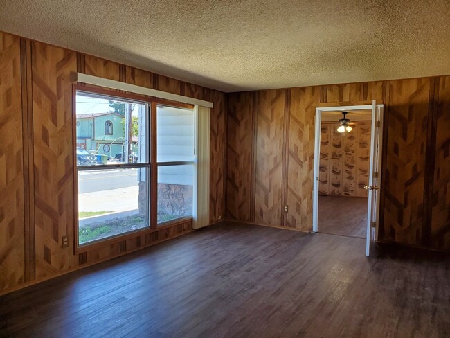 Building Photo - Spacious Santee single-story home on a siz...