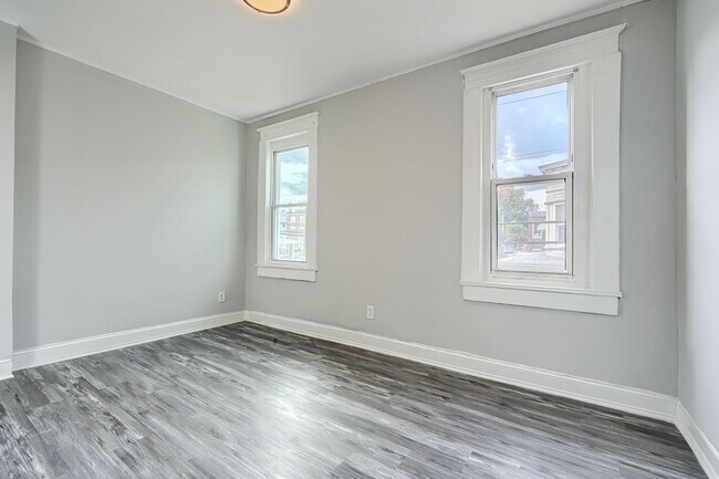 Building Photo - 400 N Hilton St